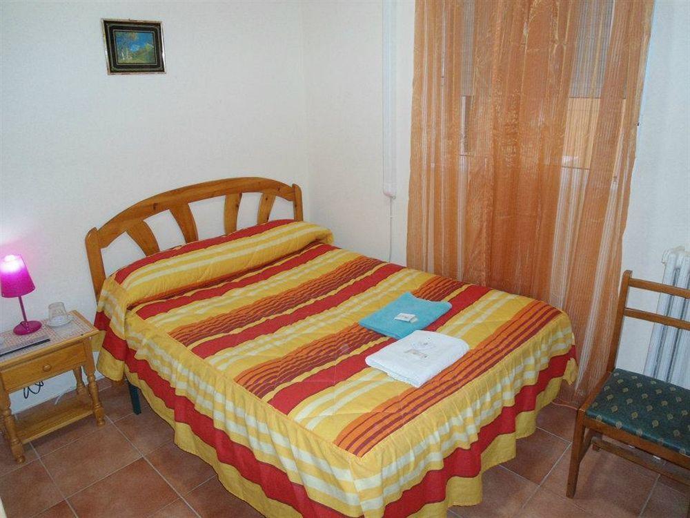 Hostal Florida มาดริด ภายนอก รูปภาพ
